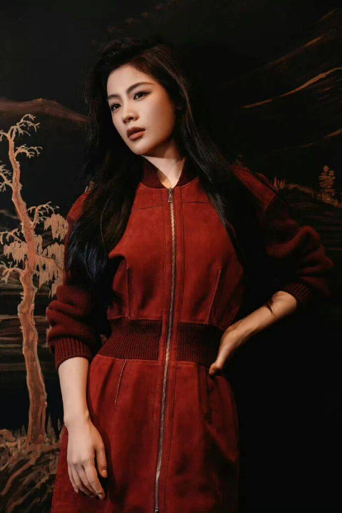 陈丽君的爱马仕，是大女主的 “利落舒展” 范本