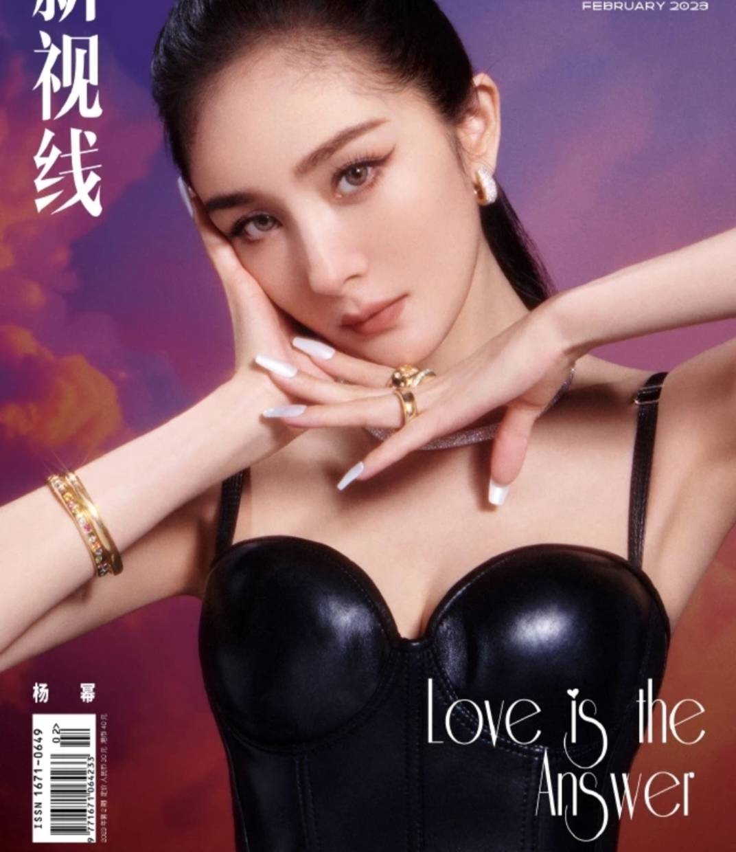 杨幂新刊大片 月下魅影科技感十足未来女战士