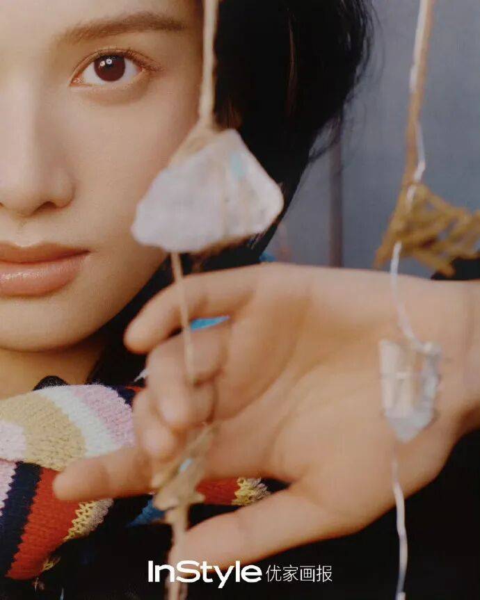 张婧仪这波 InStyle 十七周年造型，是把温柔焊在骨相里的经典封面教科书