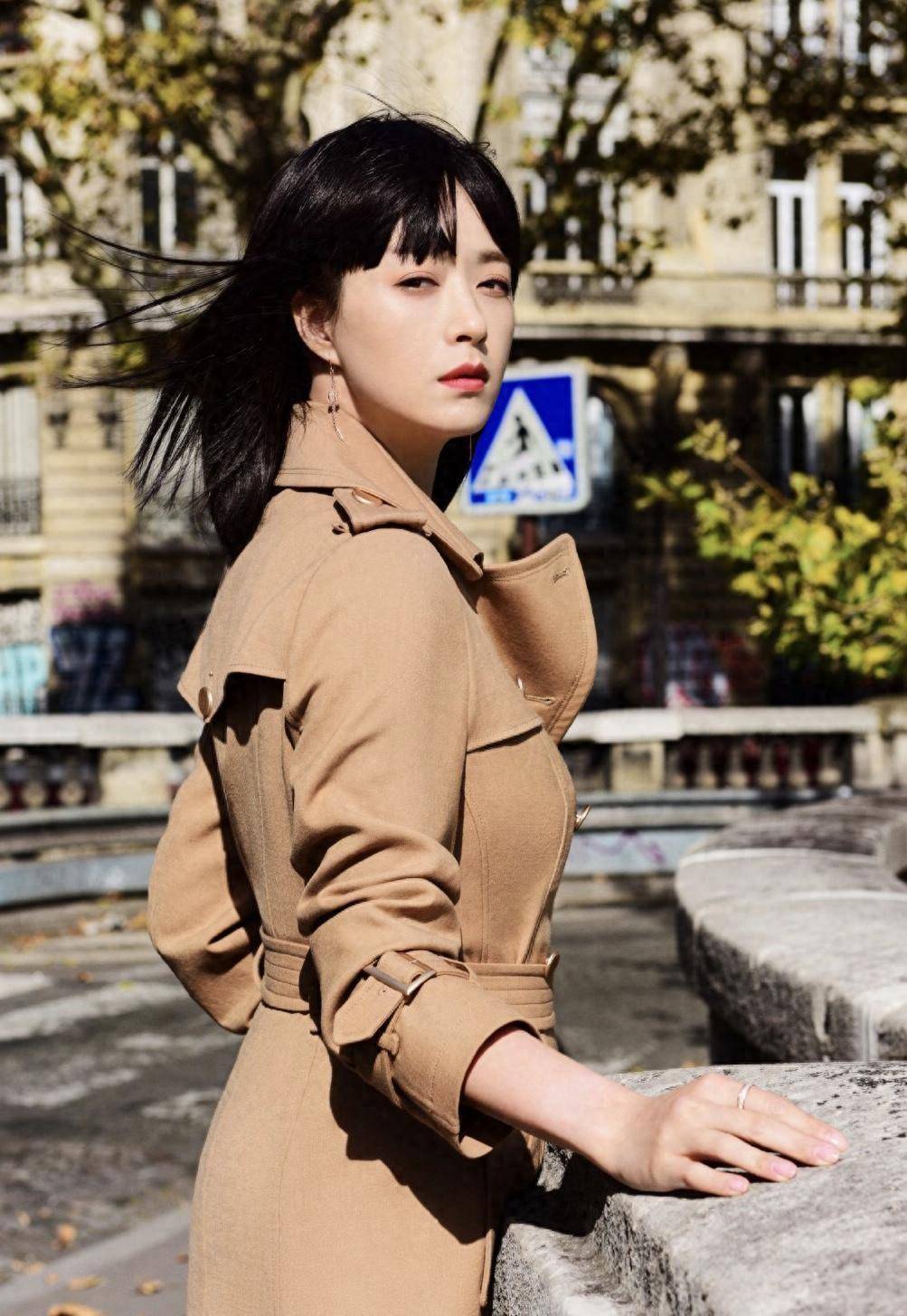 蒋欣瘦了超任性,大衣长筒靴街拍,齐刘海冷艳又高级-1 蒋欣瘦了超任性,大衣长筒靴街拍,齐刘海冷艳又高级