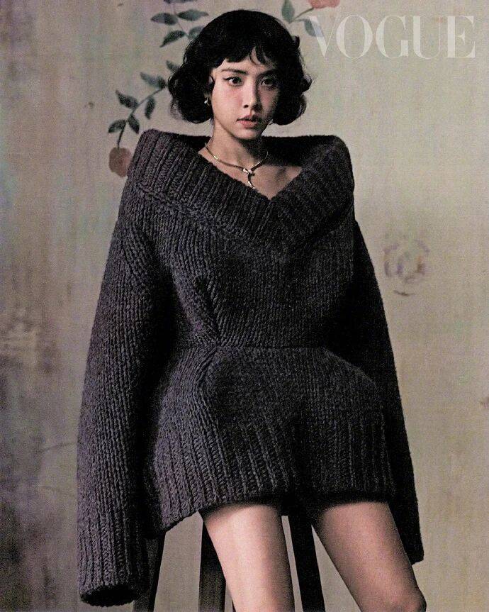 蔡依林 VOGUE 闭年刊，把 Valentino&BVLGARI 揉成复古新韵的奢牌画布