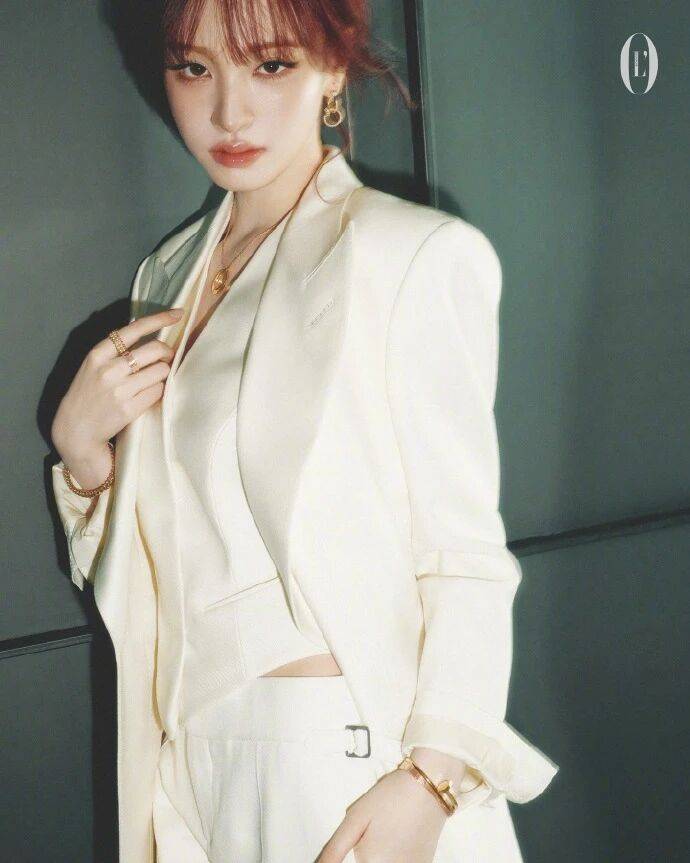 Liz 这波新加坡版 L\'Officiel 封面,是把卡地亚奢柔焊在甜妹骨相里的锐甜教科书-7 Liz 这波新加坡版 L'Officiel 封面,是把卡地亚奢柔焊在甜妹骨相里的锐甜教科书