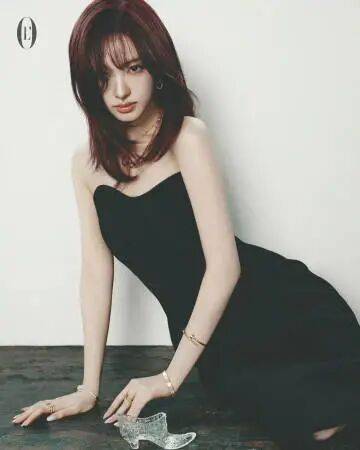 Liz 这波新加坡版 L\'Officiel 封面,是把卡地亚奢柔焊在甜妹骨相里的锐甜教科书-4 Liz 这波新加坡版 L'Officiel 封面,是把卡地亚奢柔焊在甜妹骨相里的锐甜教科书