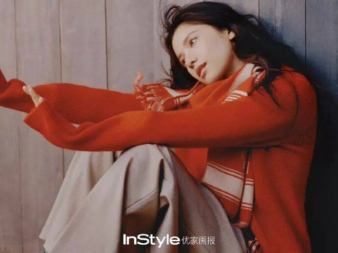 张婧仪这波 InStyle 十七周年造型，是把温柔焊在骨相里的经典封面教科书