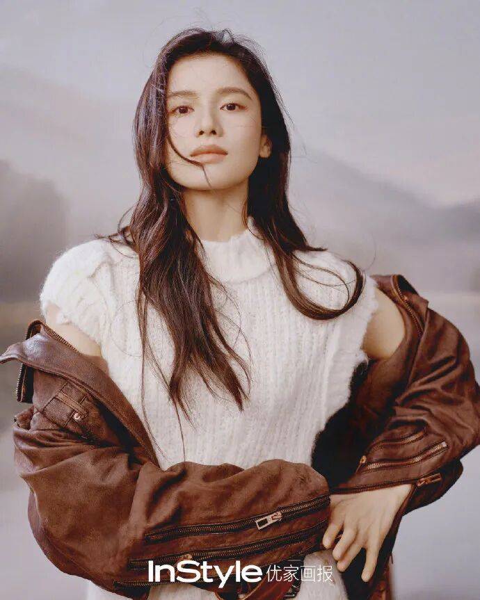 张婧仪这波 InStyle 十七周年造型，是把温柔焊在骨相里的经典封面教科书