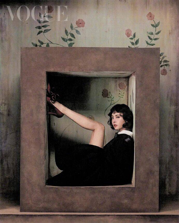 蔡依林 VOGUE 闭年刊，把 Valentino&BVLGARI 揉成复古新韵的奢牌画布