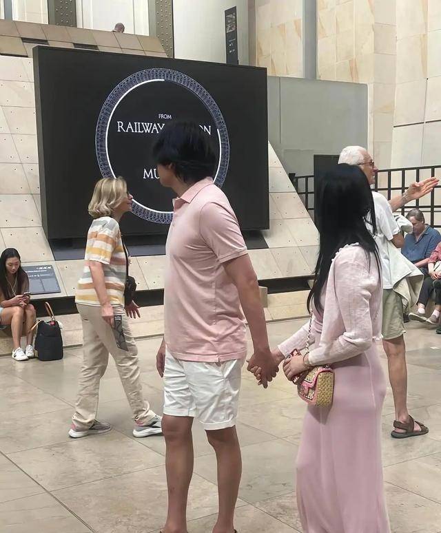 伊能静晒上海豪宅,中年发福大肚子吊带配紧身裤风格随恩利-3 伊能静晒上海豪宅,中年发福大肚子吊带配紧身裤风格随恩利