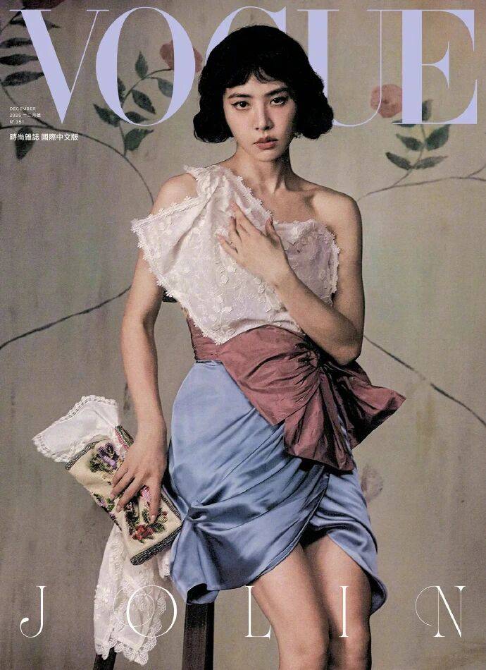 蔡依林 VOGUE 闭年刊，把 Valentino&BVLGARI 揉成复古新韵的奢牌画布