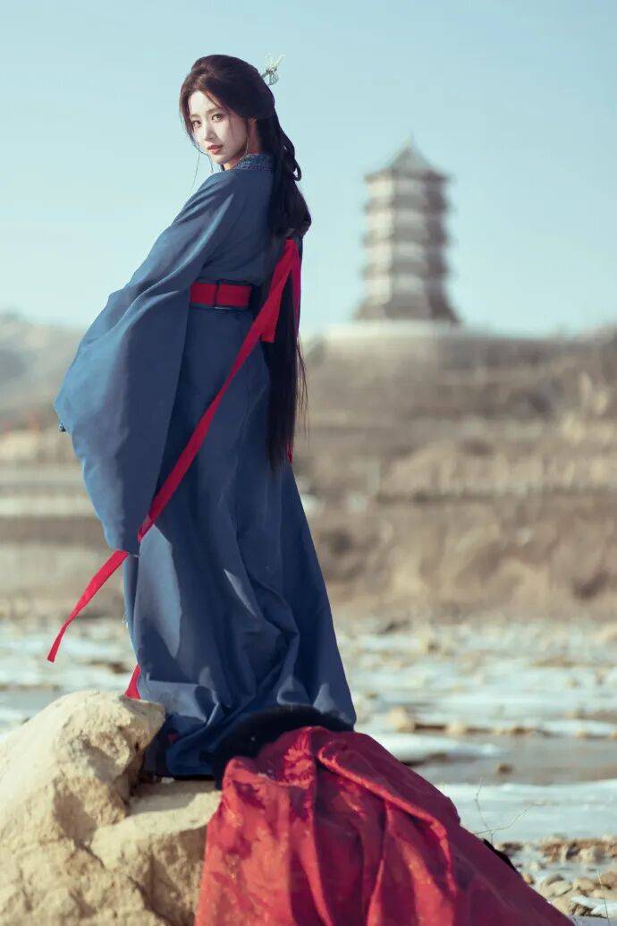 卢昱晓战国袍造型美爆了!清冷破碎忧伤感被赞乱世神女-7 卢昱晓战国袍造型美爆了!清冷破碎忧伤感被赞乱世神女