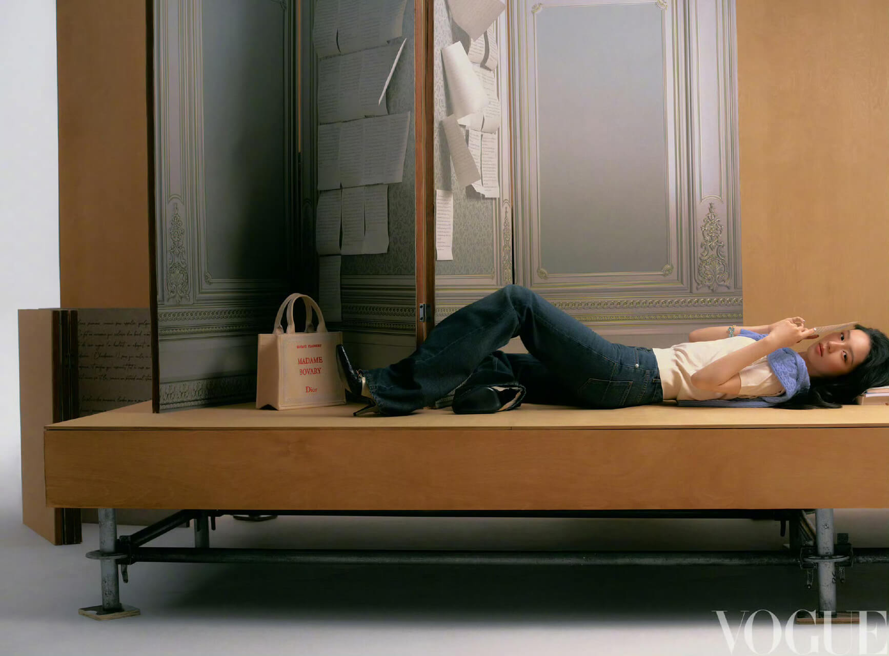 周也2026年VOGUE书中漫游大片