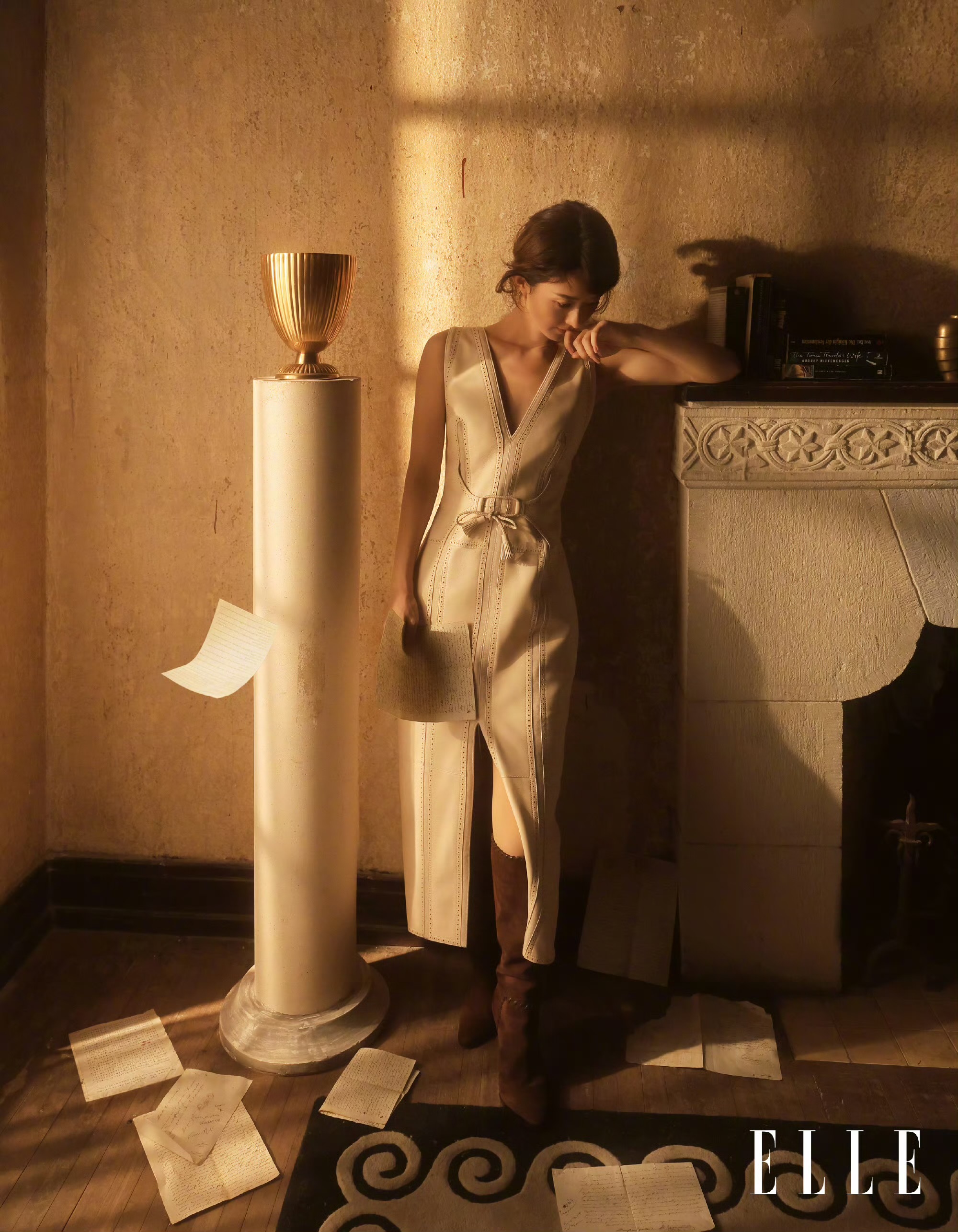 赵丽颖《ELLE》二月刊封面引爆热议，复古光影大片展现极致美