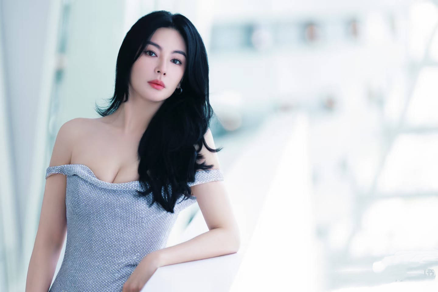 张雨绮晒泳衣照跨年身材丰满凹凸有致，肥而不腻是气血充足的美