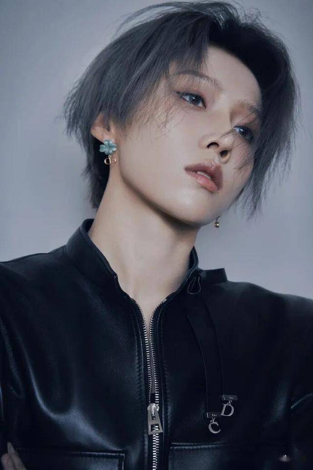 刘雨昕 ×Dior:黑白锋芒间,解锁优雅与利落的时尚平衡-7 刘雨昕 ×Dior:黑白锋芒间,解锁优雅与利落的时尚平衡