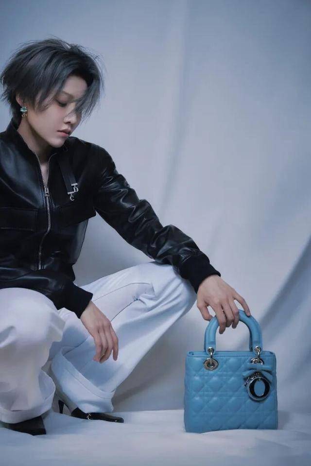刘雨昕 ×Dior:黑白锋芒间,解锁优雅与利落的时尚平衡-8 刘雨昕 ×Dior:黑白锋芒间,解锁优雅与利落的时尚平衡