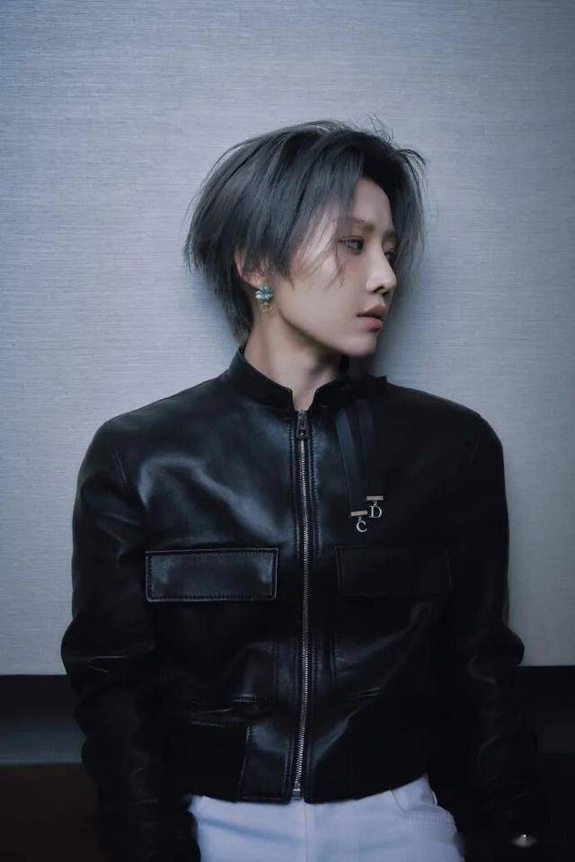 刘雨昕 ×Dior:黑白锋芒间,解锁优雅与利落的时尚平衡-2 刘雨昕 ×Dior:黑白锋芒间,解锁优雅与利落的时尚平衡