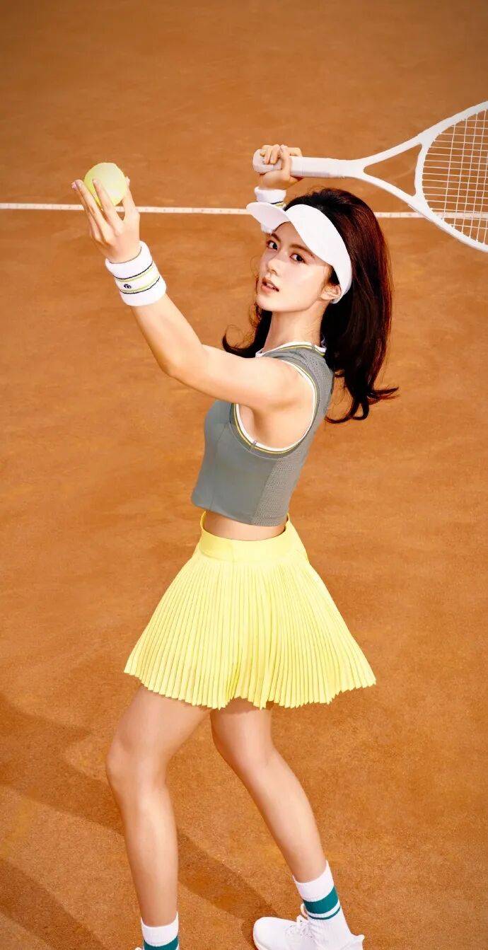 从国民闺女到轻熟女神！赵今麦写真露出事业线太性感撩人