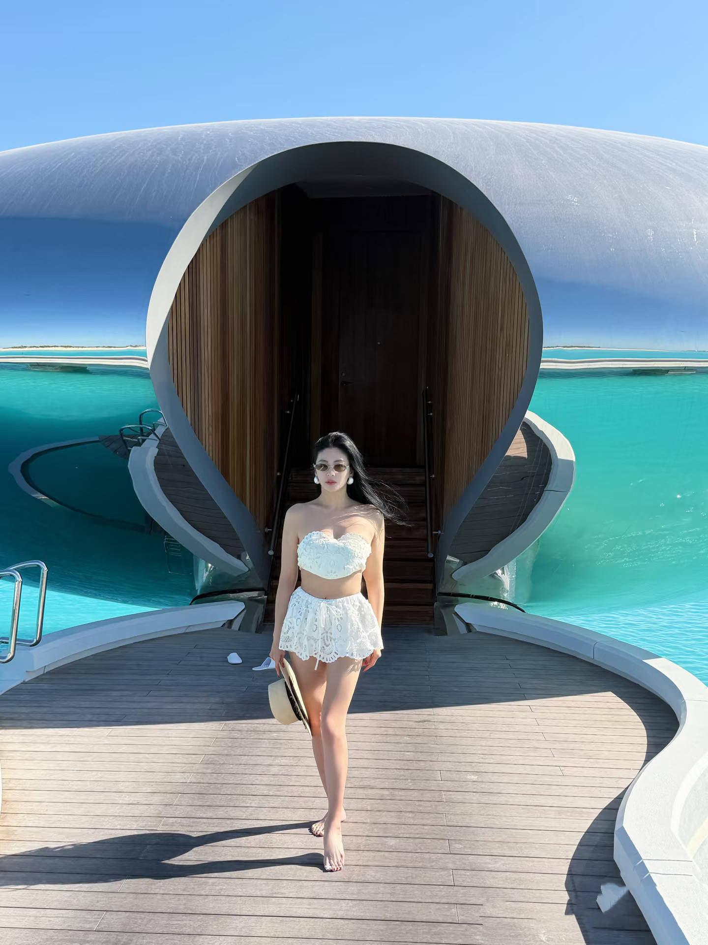 张雨绮晒泳衣照跨年身材丰满凹凸有致，肥而不腻是气血充足的美