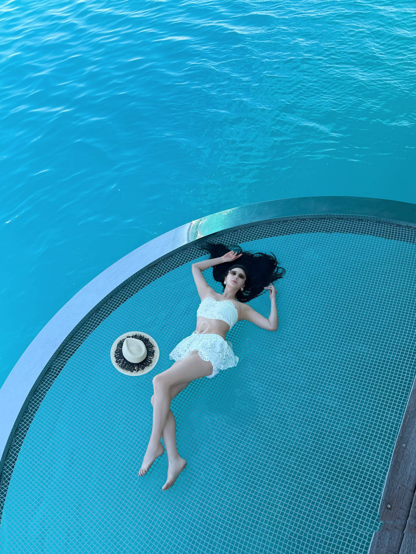 张雨绮晒泳衣照跨年身材丰满凹凸有致，肥而不腻是气血充足的美