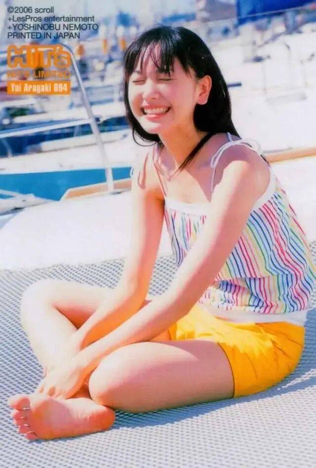 日本女星新垣结衣写真美爆了！雪肤娇嫩玉腿修长性感火辣