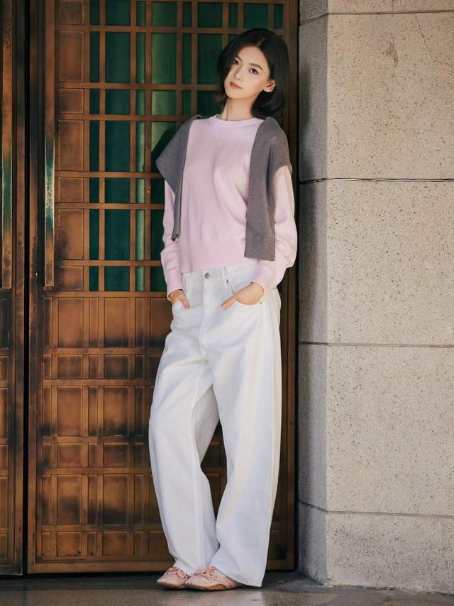 早春别乱穿！毛衣 + 阔腿裤才是王炸组合，简约时尚又显瘦