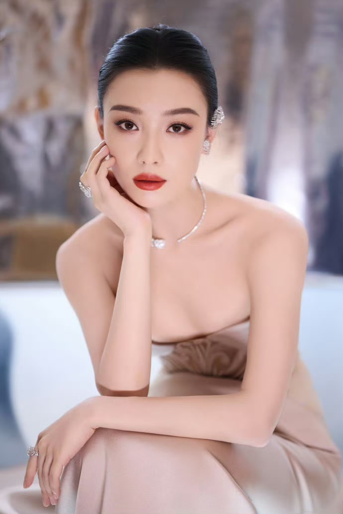 倪妮最新妆容 大光明大红唇的杀伤力