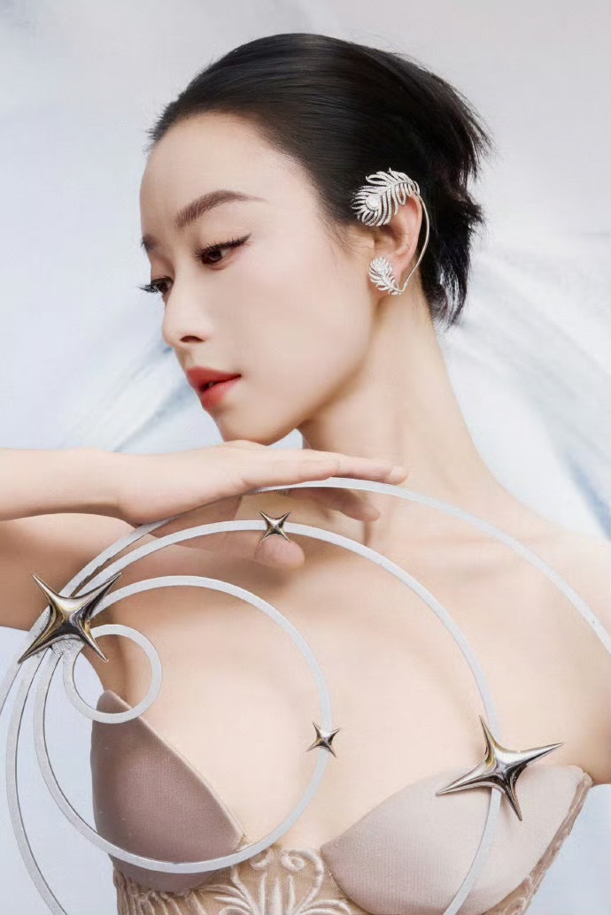 倪妮最新妆容 大光明大红唇的杀伤力