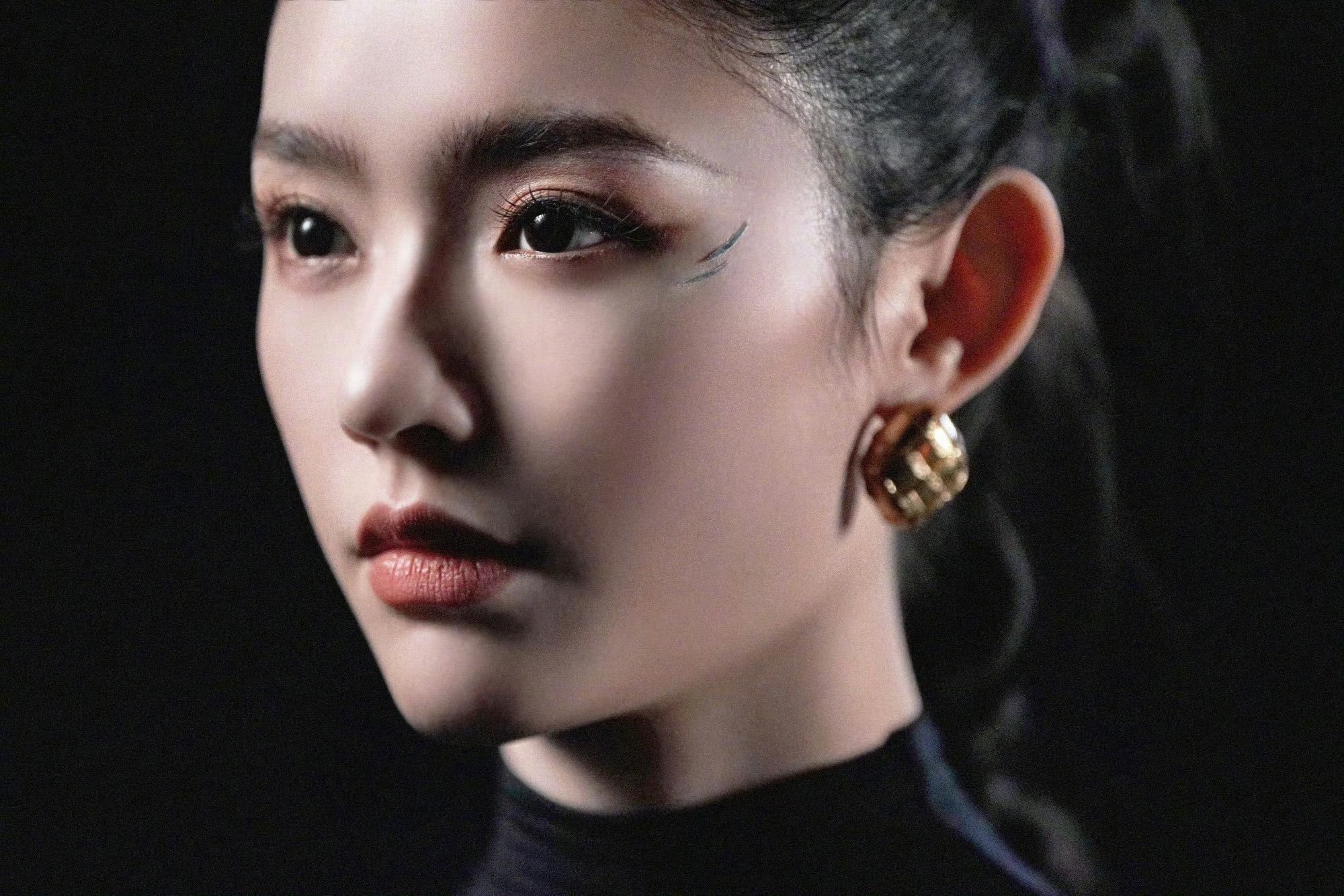 林允黑色紧身裙身材好曼妙