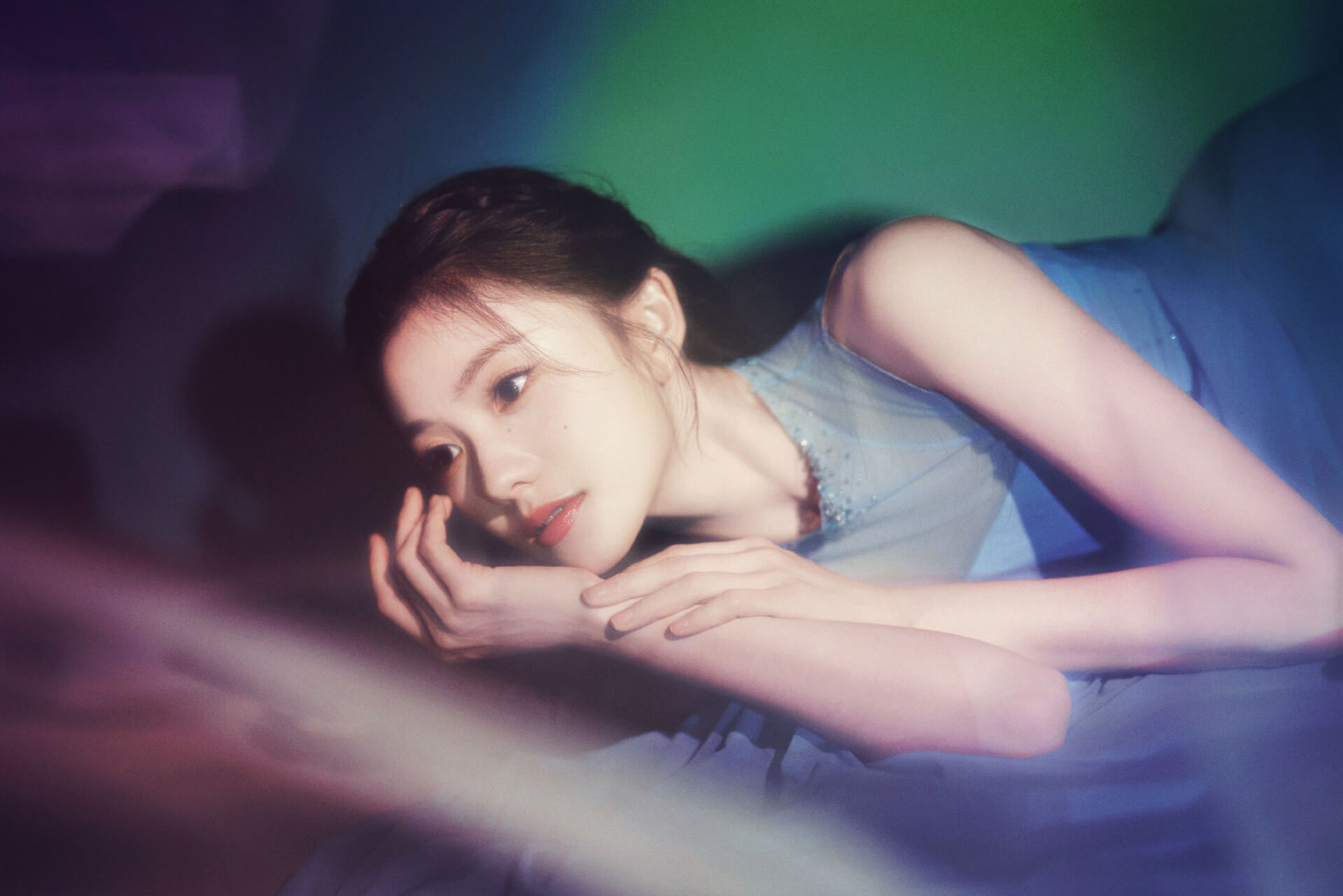 刘浩存澄澈蓝色照入幻境，也照亮每个爱做梦的人