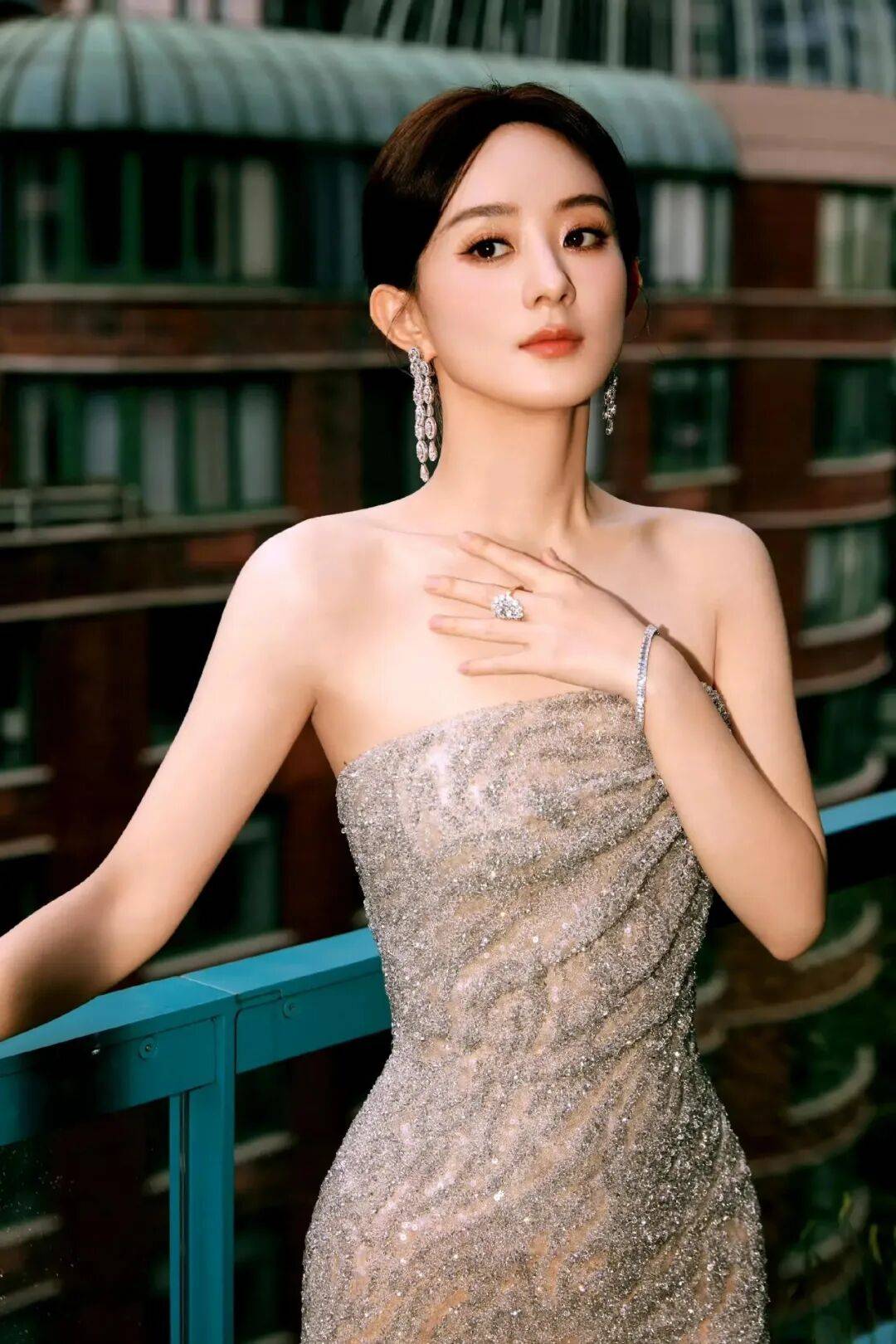 赵丽颖靓丽写真美爆了！雪肤玉貌身材曼妙性感撩人