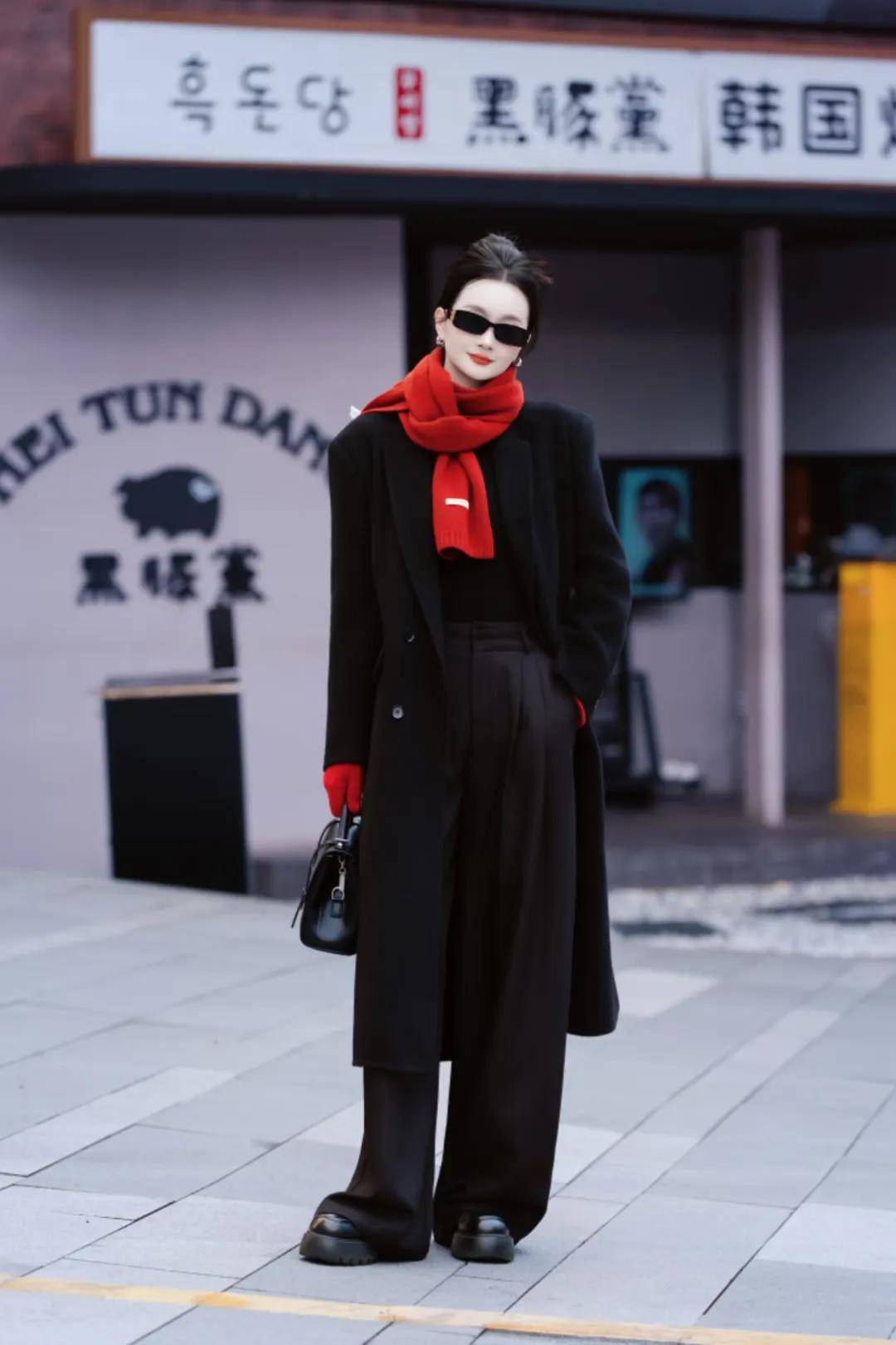 今年过年穿这7种红色单品,时髦又好看-1 今年过年穿这7种红色单品,时髦又好看