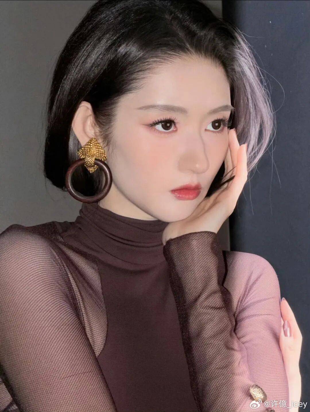 王玉雯的裙子太考验身材了！凹凸有致曼妙多姿性感撩人