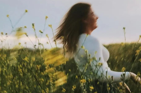 阴唇一边大一边小是正常的吗