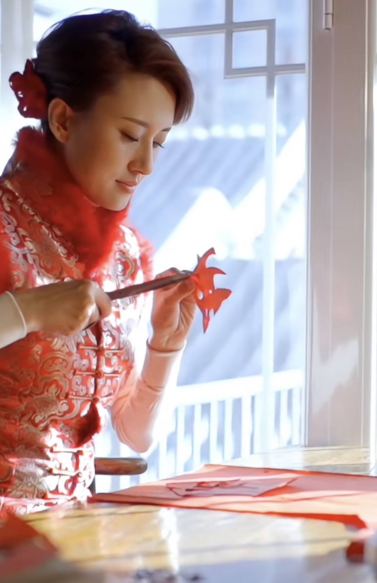 46岁张蕾北京四合院过大年,穿红衣剪窗花贴春联,老公是普通商人-2 46岁张蕾北京四合院过大年,穿红衣剪窗花贴春联,老公是普通商人