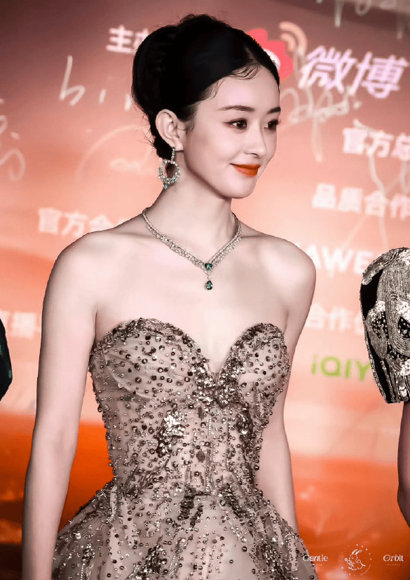 赵丽颖靓丽写真美爆了！雪肤玉貌身材曼妙性感撩人