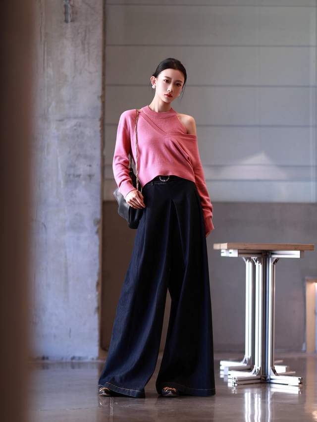 早春别乱穿！毛衣 + 阔腿裤才是王炸组合，简约时尚又显瘦