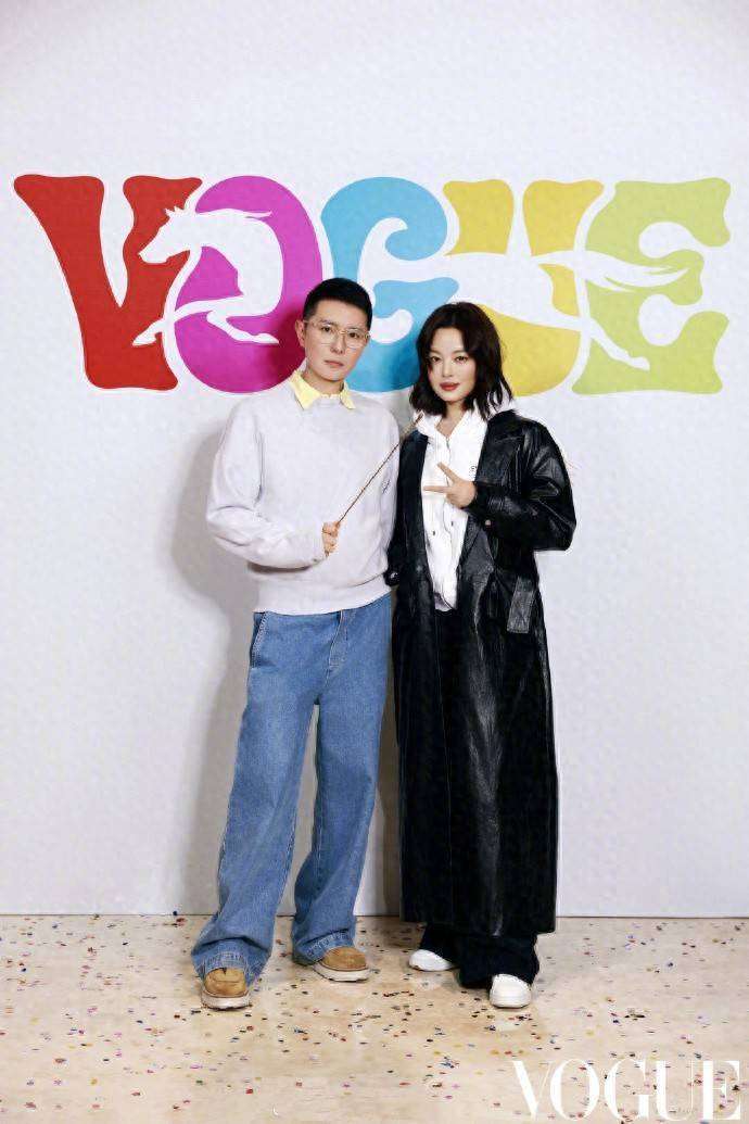 VOGUE年会双压轴引热搜！辛芷蕾两款红毯造型揭秘时尚密码