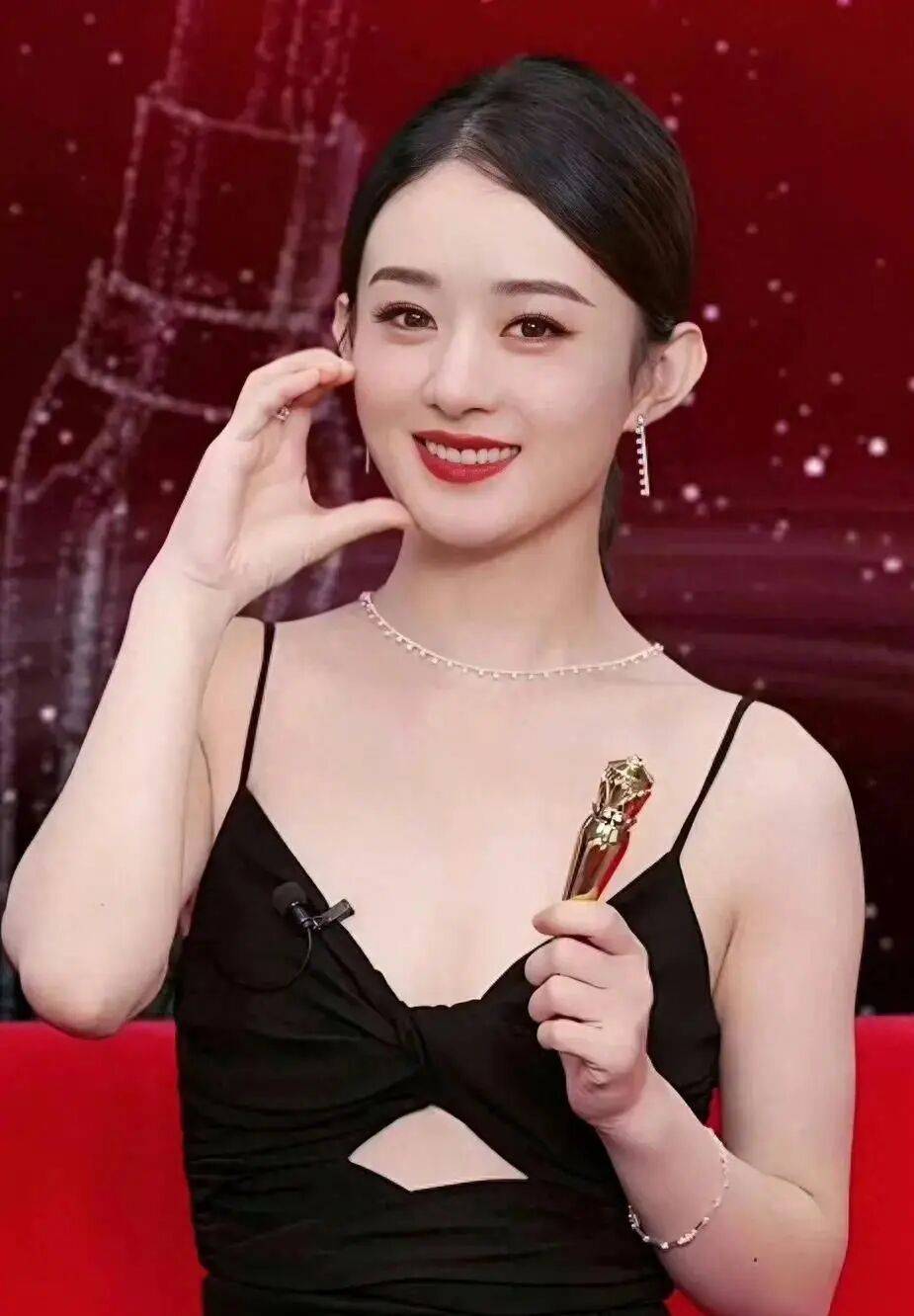 赵丽颖靓丽写真美爆了！雪肤玉貌身材曼妙性感撩人