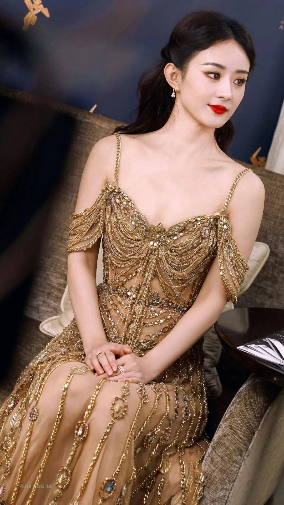 赵丽颖靓丽写真美爆了！雪肤玉貌身材曼妙性感撩人