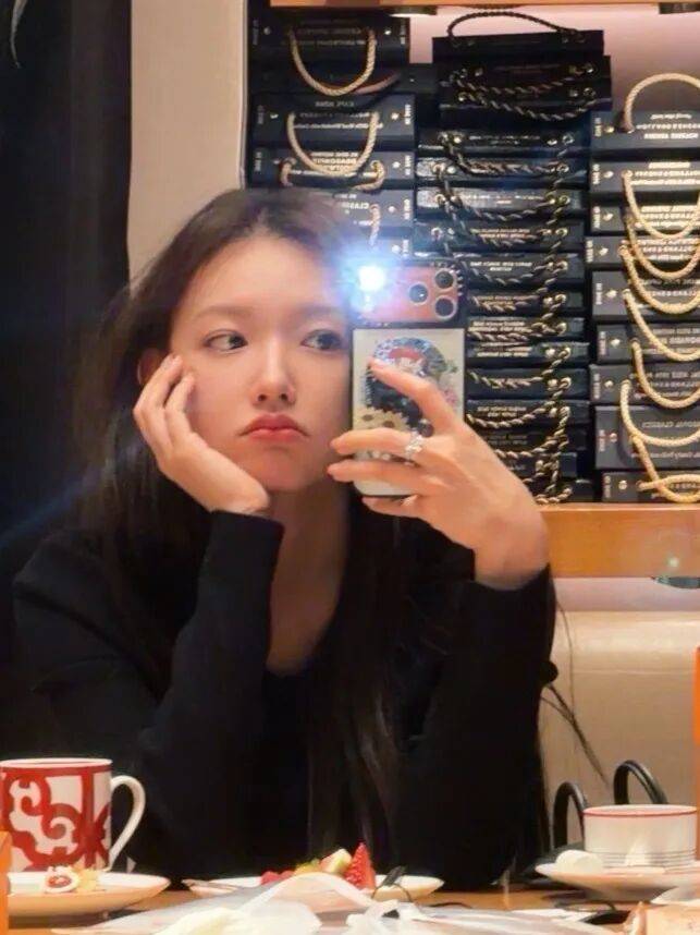 程潇素颜皮肤状态绝佳！雪肤干净剔透身材火辣美若天仙