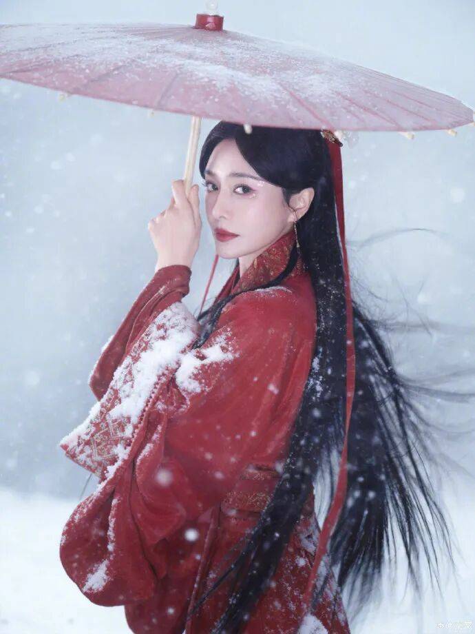 秦岚夸李沁像清水芙蓉般漂亮!两大女神美得让人窒息-7 秦岚夸李沁像清水芙蓉般漂亮!两大女神美得让人窒息