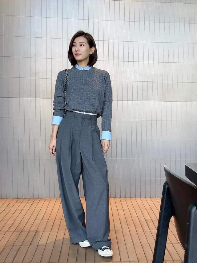 早春别乱穿！毛衣 + 阔腿裤才是王炸组合，简约时尚又显瘦