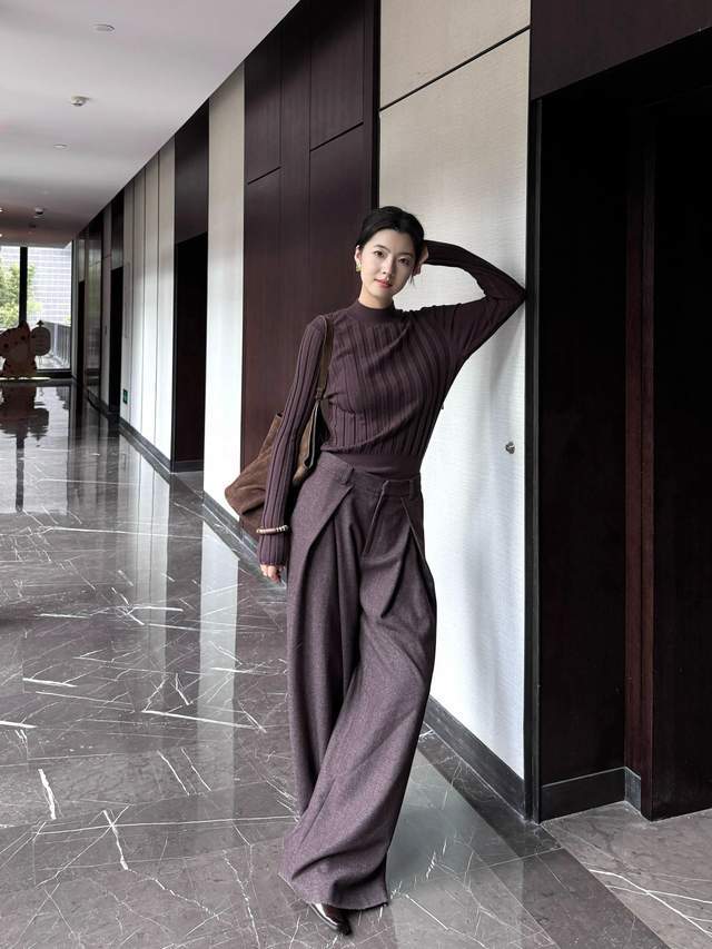 早春别乱穿！毛衣 + 阔腿裤才是王炸组合，简约时尚又显瘦