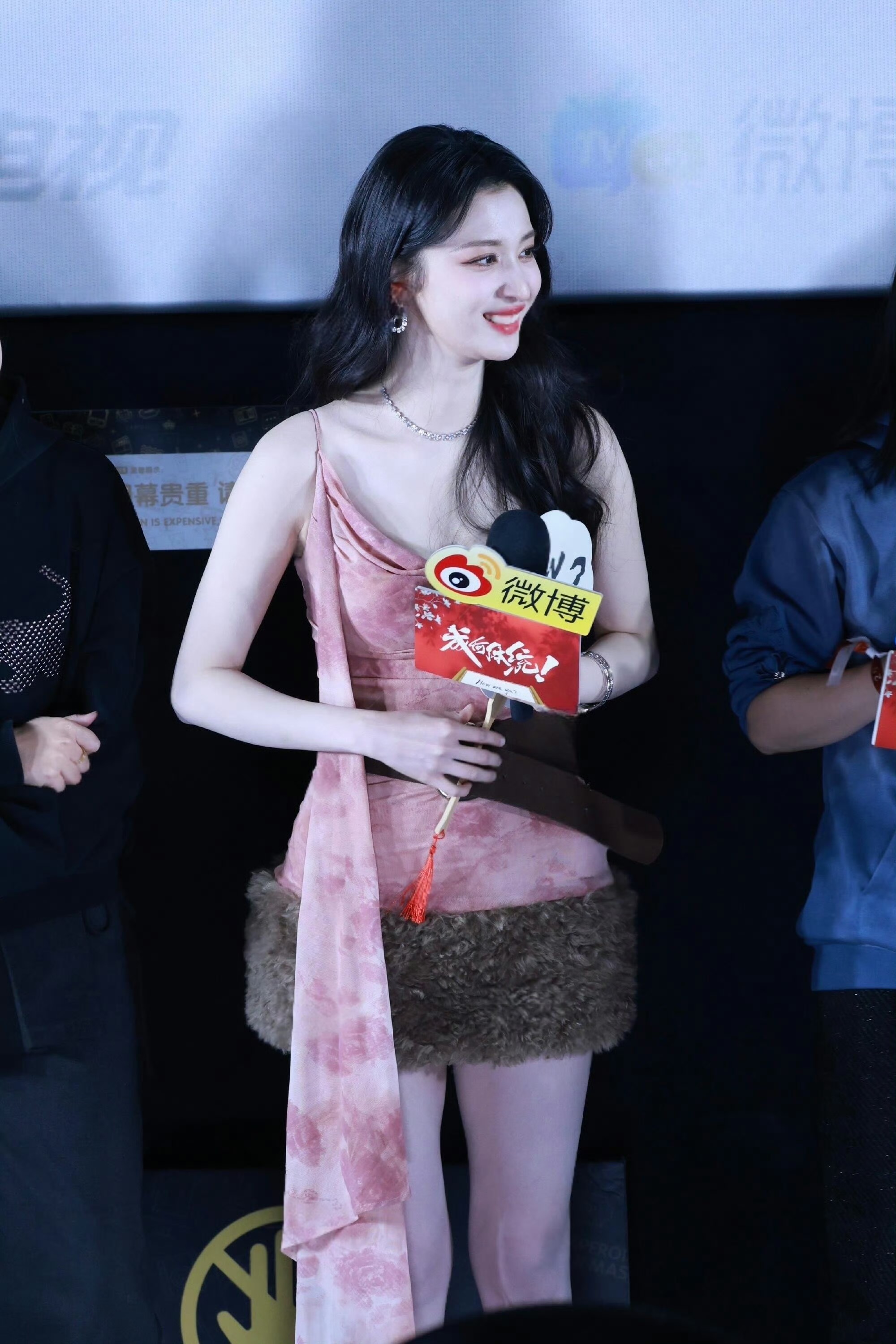 王楚然的国风巧思|粉韵狐影,演绎东方甜酷美学