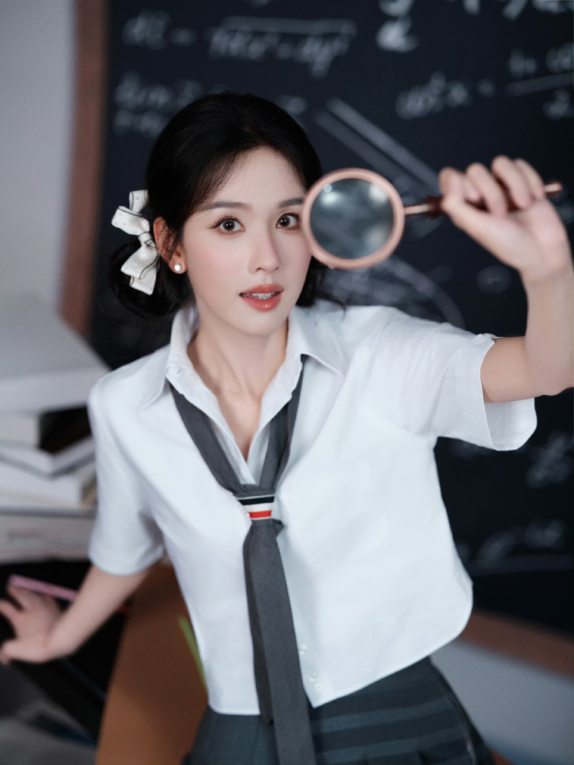 陈都灵的清冷学霸感，把学院风穿成白月光范本