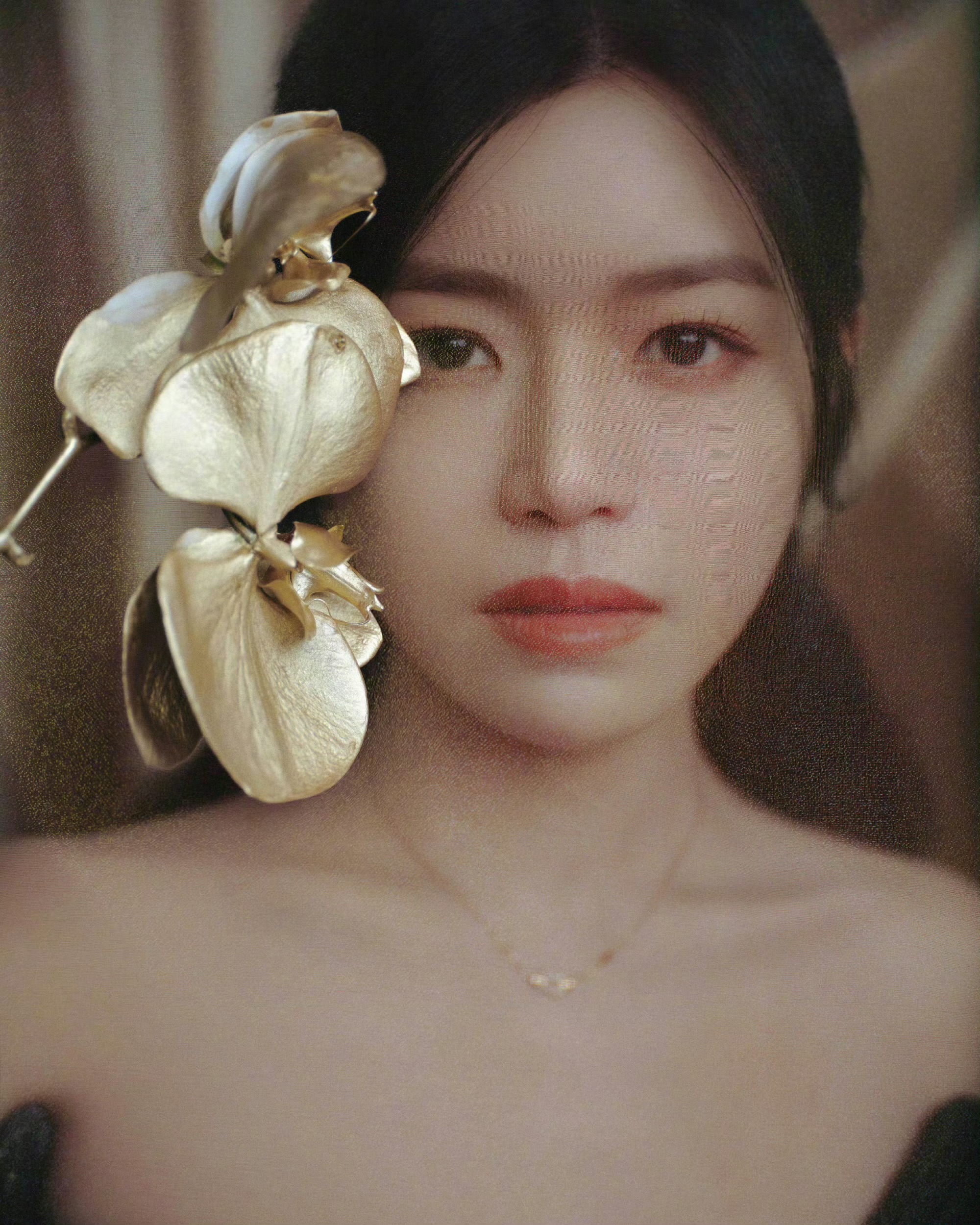 陈妍希黑金礼服造型:甜妹的贵气感范本