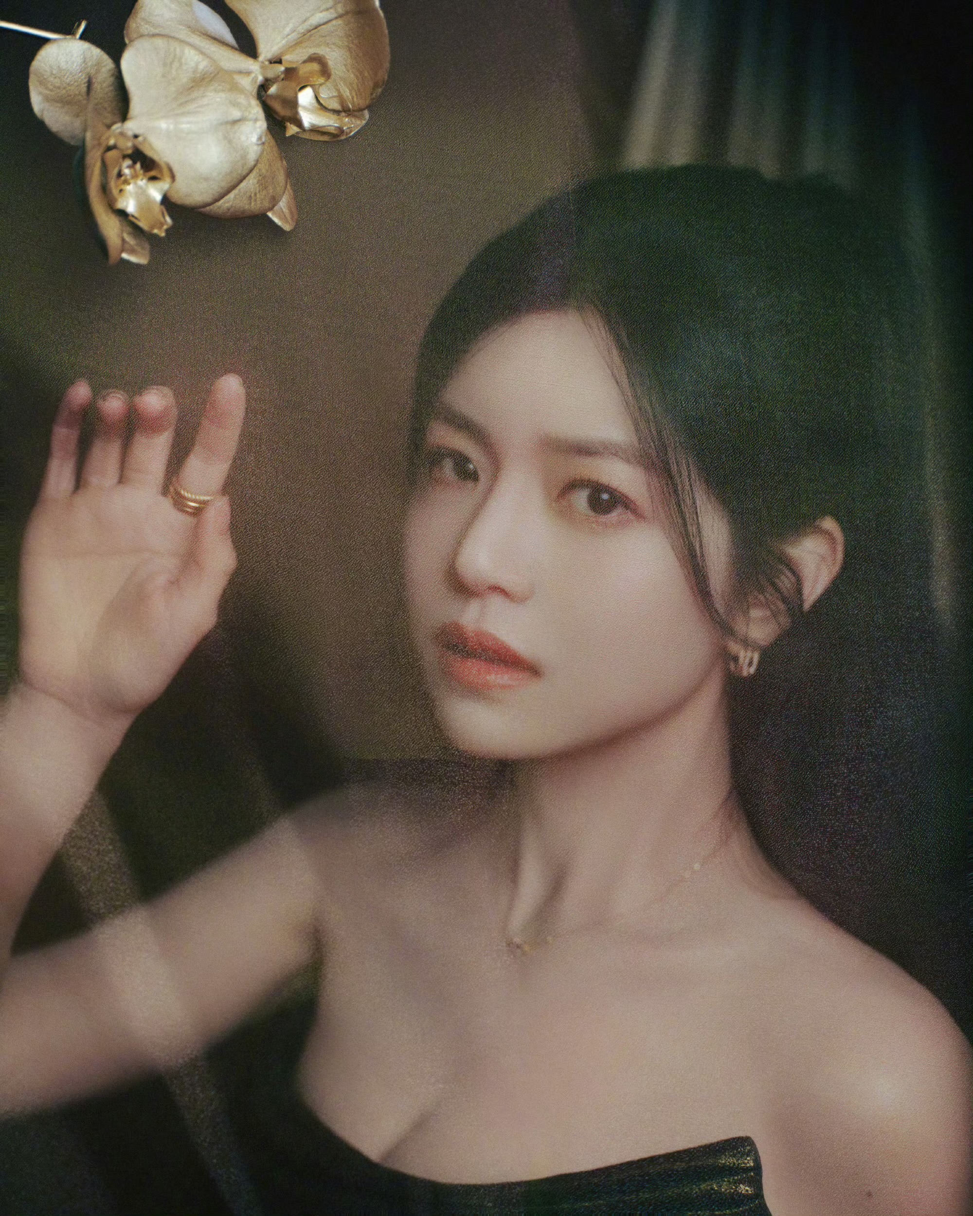 陈妍希黑金礼服造型：甜妹的贵气感范本