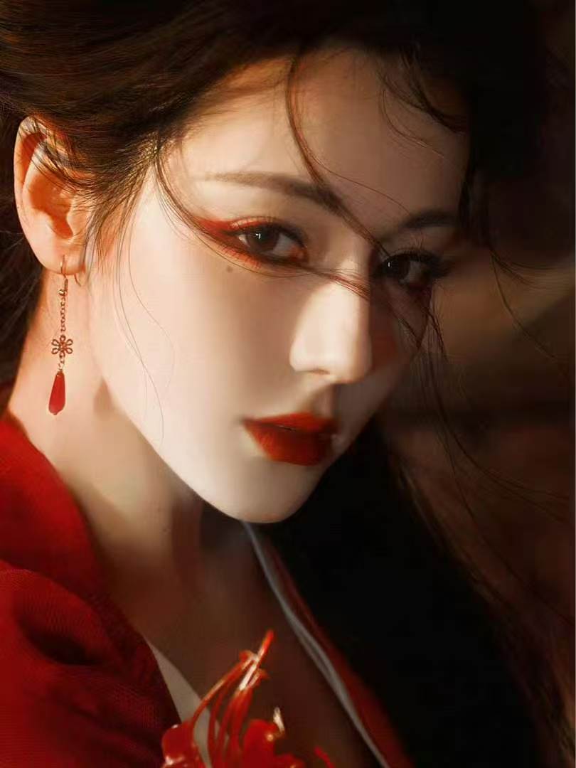 迪丽热巴红衣古风造型：东方艳色的穿搭美学