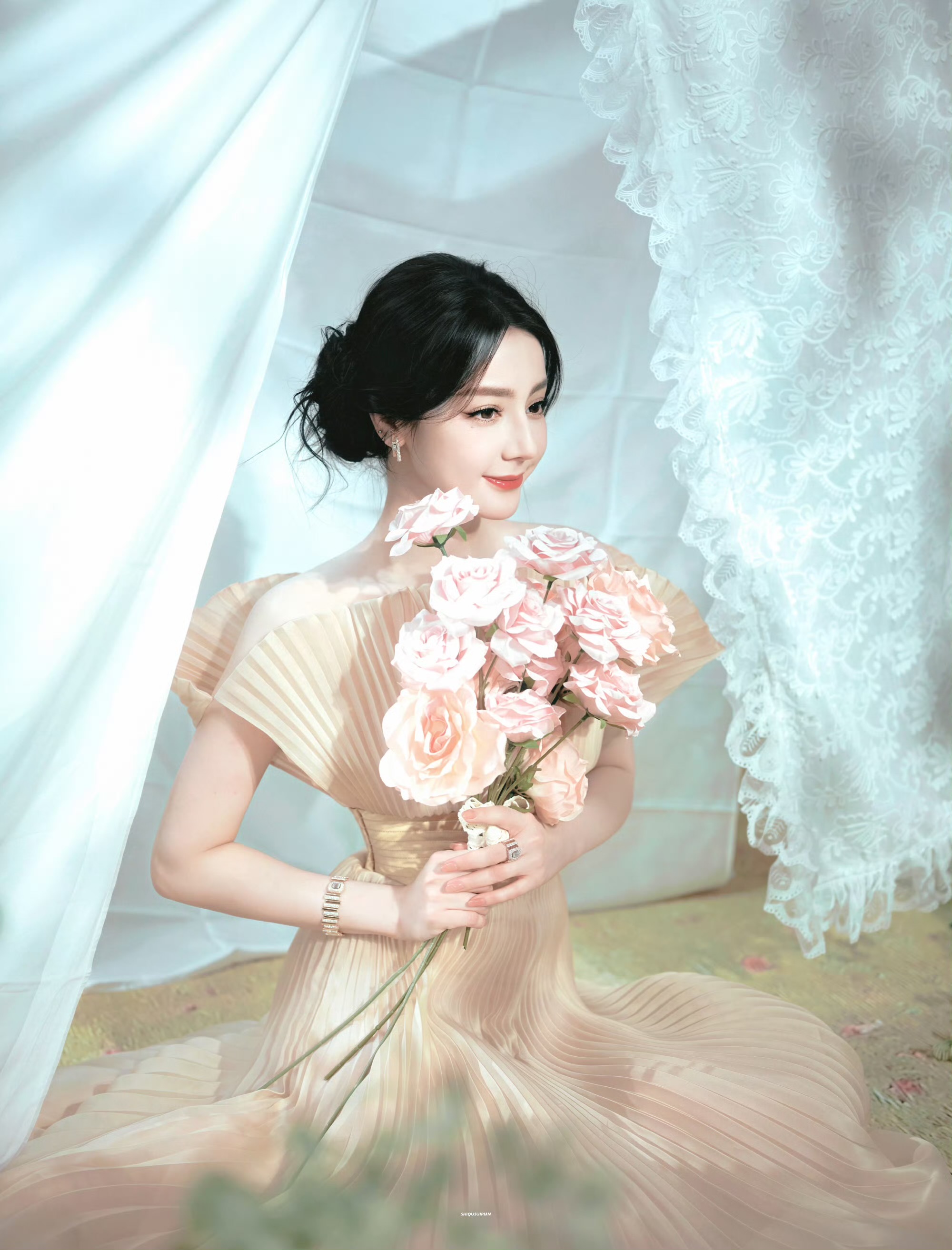 法式油画美学的精准落地：迪丽热巴春日造型专业解析