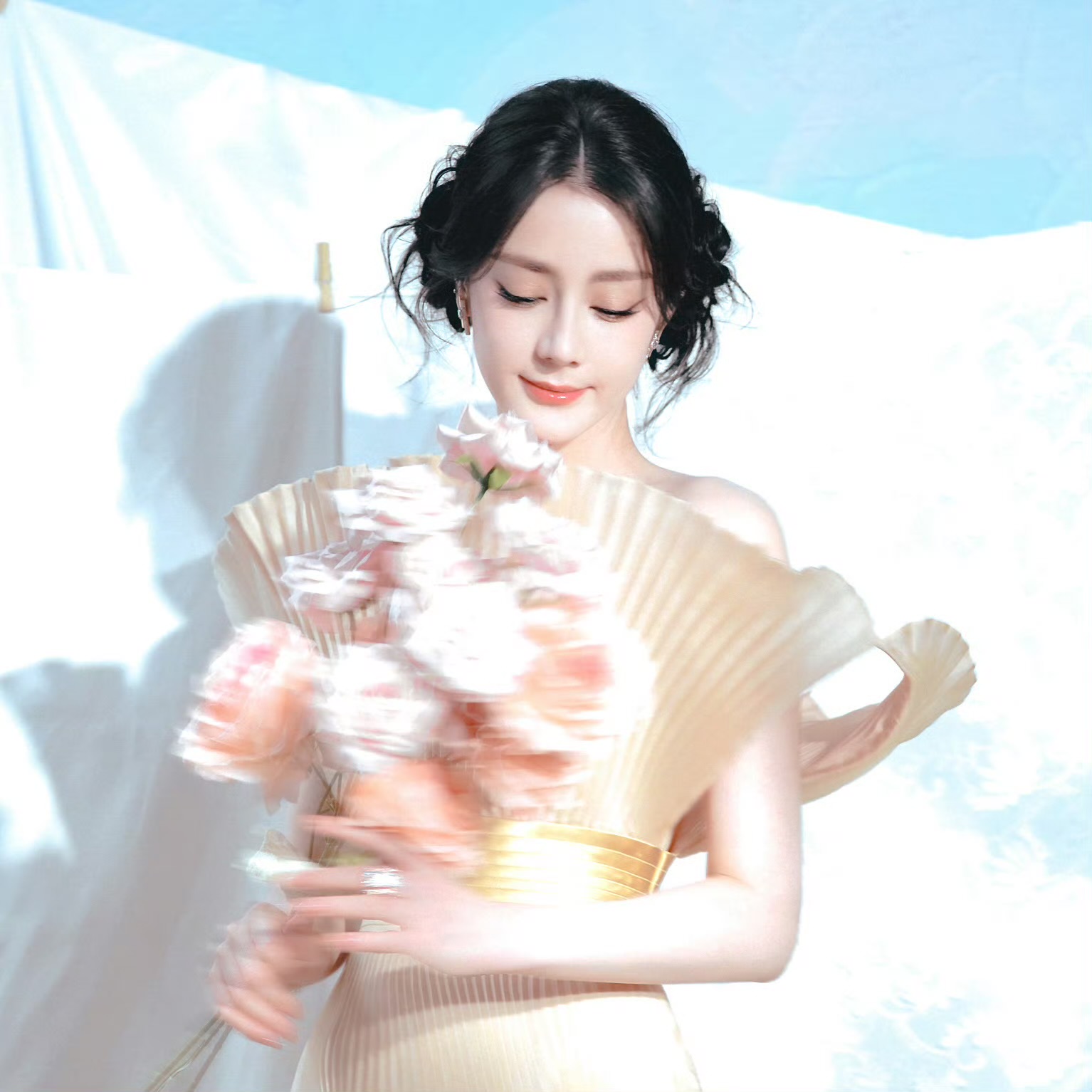 法式油画美学的精准落地：迪丽热巴春日造型专业解析