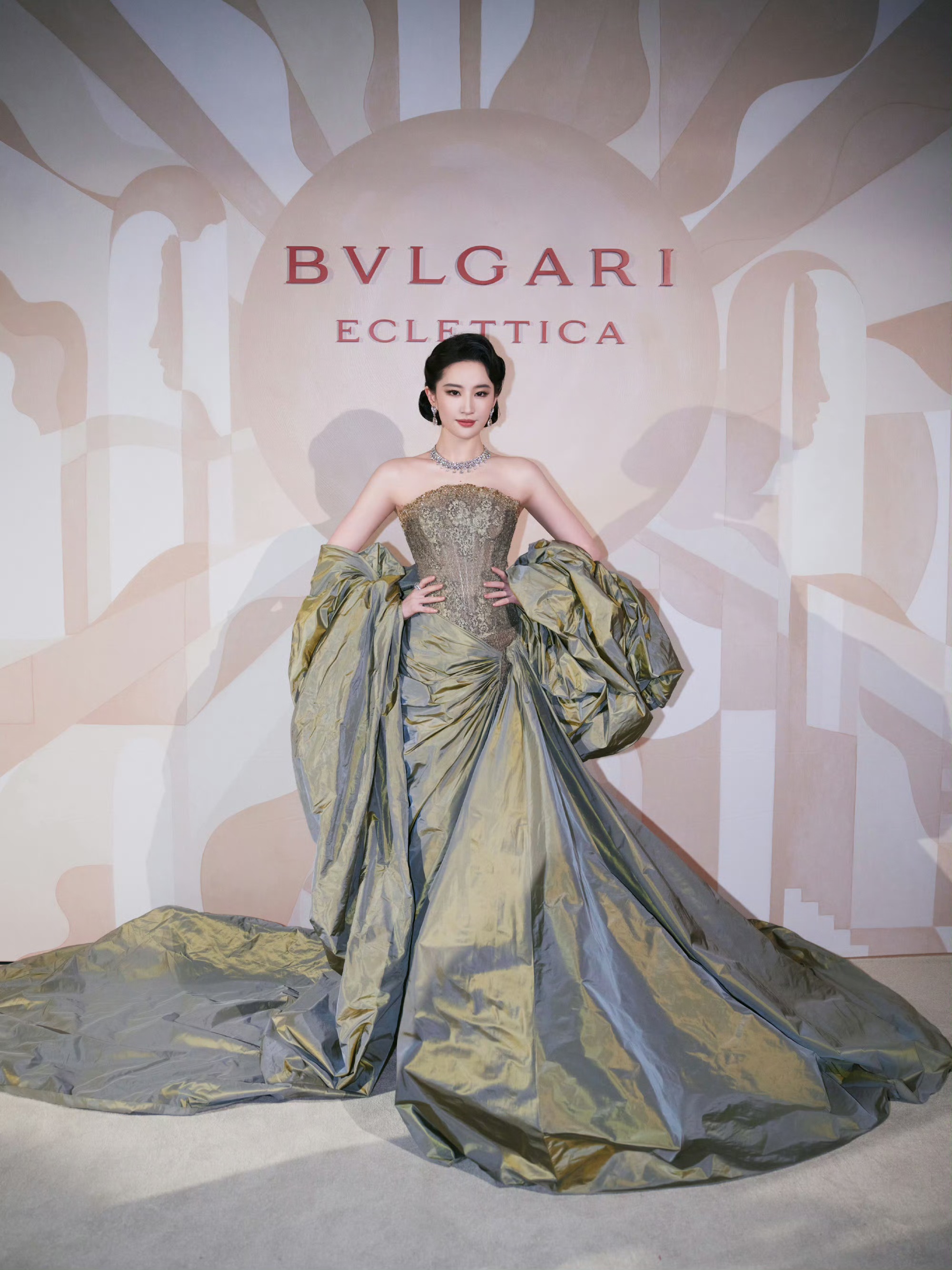 刘亦菲:以东方气韵,驭礼服锋芒,礼服造型精选